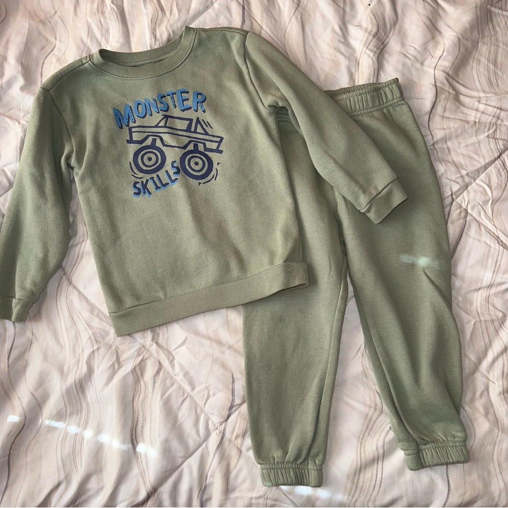 4/$20 Garanimals Fleece Sweatshirt & Matching‎ Jogger outfit